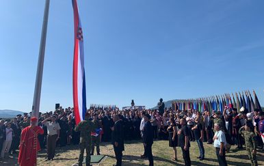 Podizanje zastave na tvrđavi u Kninu (Foto: Dnevnik.hr) - 2