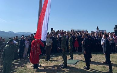 Podizanje zastave na tvrđavi u Kninu (Foto: Dnevnik.hr) - 3