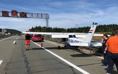 Avion sletio na autocestu (Foto: Dnevnik.hr)