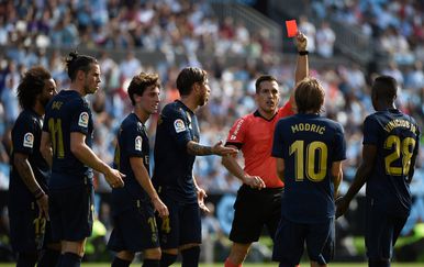 Modrić dobio crveni karton (Foto: AFP)