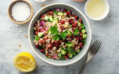 Fina salata od kuhanog ječma i graha