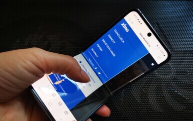 Samsung Galaxy Z Flip4 - 5
