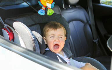 Dijete u automobilu, ilustracija