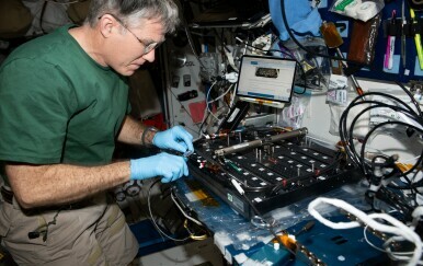 Astronaut Stephen Bowen na ISS