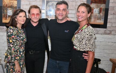 Christy Turlington, Bono Vox i Danis Tanović