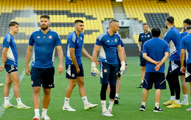 Dinamo na stadionu AEK-a