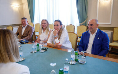 Donna Vekić s roditeljima - 1