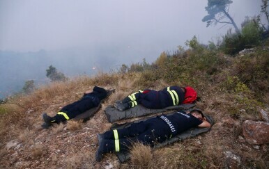 Vatrogasci dočekali jutro na požarištu - 4