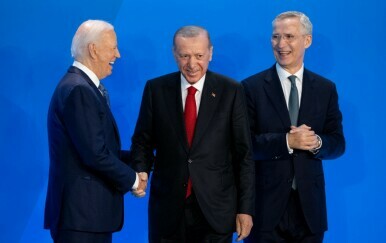 Joe Biden, Jens Stoltenberg i Recep Tayyip Erdogan