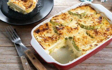 Bijela parmigiana: Recept za zapečene tikvice sa šunkom i sirom