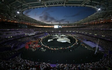 Brojna publika i sportaši na Stade de France