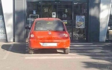 "Za ovo trebaš biti strašno munjen u glavu": Parkiranjem naživcirali gledatelje, pogledajte apsurdne prizore