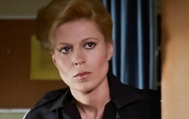 Leslie Easterbrook - 12