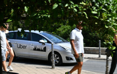 Prosvjed taksi i Uber vozača u Dubrovniku