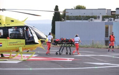 Helikopterom hitne medicinske službe na dovezen pacijent s teškim ozlijedama