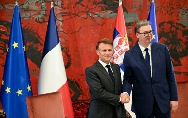 Francuski predsjednik Emmanuel Macron i srbijanski predsjednik Aleksandar Vučić