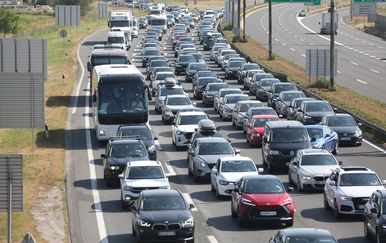 HAK: Nakon požara na vozilu na autocesti A1, kolona u smjeru Zagreba 7 kilometara