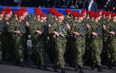 Pauci u Vukovarskoj vikali: Orilo, gorilo, jebe se nami!", a Vukovi na pitanje "Hoćemo zaje*at" kazali da hoće