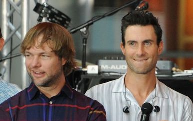Bivši član Maroon 5 Mickey Madden optužen za obiteljsko nasilje