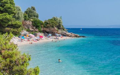 Bračka plaža koju čuva zmaj: Komadić raja s bijelim kamenom i morem čudesnih boja