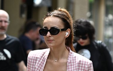 Ulična moda: Zagrebačko izdanje u bijeloj minici i bijelim salonkama