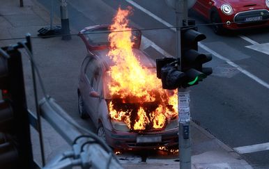 U centru Zagreba, na Selskoj ulici se zapalio auto
