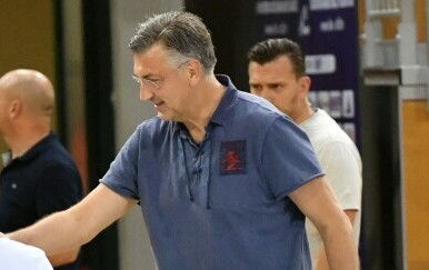 Premijer Andrej Plenković pratio košarkašku utakmicu sa sinovima