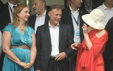 Čiji vam je outfit bio bolji na otkazanoj Sinjskoj Alci?