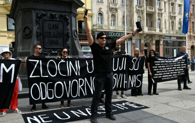 Na trgu bana Jelačića održana je antiratna akcija povodom 30. godišnjice vojno-redarstvene operacije Oluja
