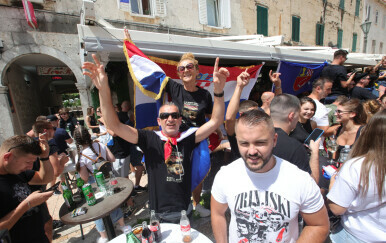 Pogledajte atmosferu u Sinju prije koncerta Thompsona