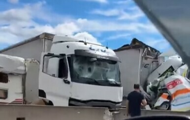 U strašnoj nesreći na autocesti u Italiji poginulo troje ljudi