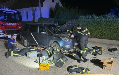 Austrijska obitelj na povratku s odmora u Hrvatskoj začula je mijaukanje, odmah su pozvali vatrogasce