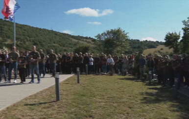 Branitelji iz Like se poklonili žrtvama, ali nisu otišli u Knin