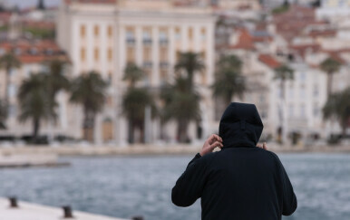 Promjenjivo oblačno, prijepodne mjestimice s kišom