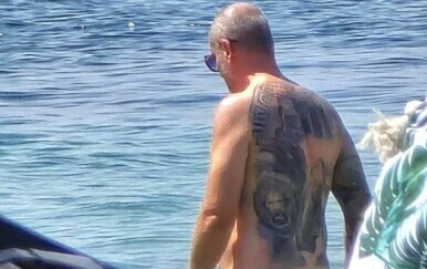 Prizor muškarca na plaži nasmijao gledatelje: "Ja gledam tetovaže i ne kužim"
