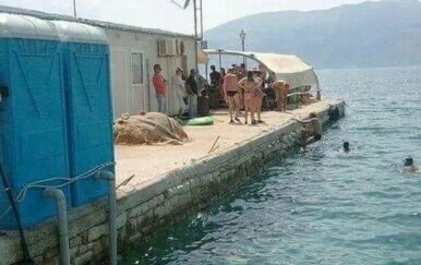 Toaleti na plaži izazvali zgražanje, no možda postoji logično objašnjenje