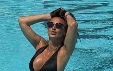 Goga Sekulić privukla pažnju crnom badiću