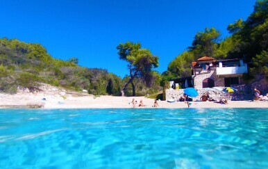 Nepripitomljena ljepotica: Tirkizna uvala na Korčuli bez kafića, restorana i signala