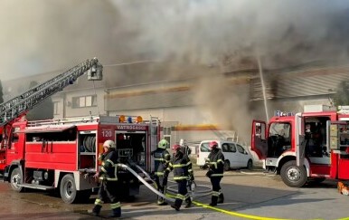 Požar u poslovnoj zgradi u Osijeku