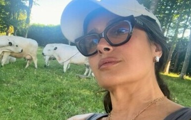 Salma Hayek za zvjezdanom ekipom uživa na farmi