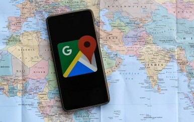 Karta svijeta i aplikacija Google Maps