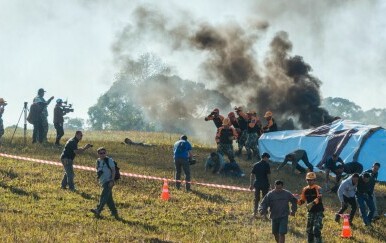 Mali avion pao u dvorište tvornice u Rumunjskoj