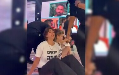 Izraelski aktivisti upali u televizijski prijenos uživo uzvikujući: Napustite Gazu!