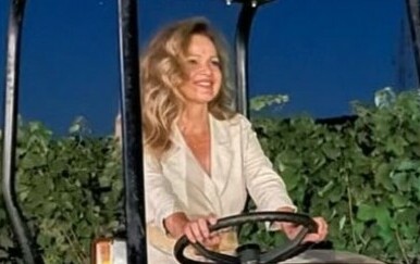 Sandra Bagarić pozirala na traktoru pa nasmijala pratitelje opisom