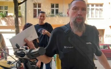 Poštar malo zalutao, ali se odlično snašao i postao hit na društvenim mrežama