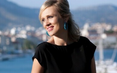Ivana Vrdoljak Vanna u gumenim sandalama Monolith iz Prade