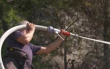 Vatrogasci ugasili požar u Krilu Jasenice, ali i ostaju u pripravnosti i natapaju požarište