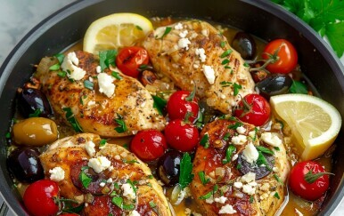 Pravi ljetni: Recept za slasnu grčku piletinu s rajčicama i fetom
