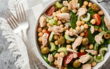 Ručak bez kuhanja salata od tune i slanutka recept