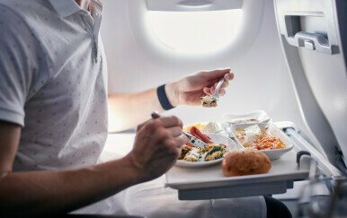 "Da znate što je unutra, ne biste je taknuli": Istina o avionskoj hrani o kojoj se ne priča puno